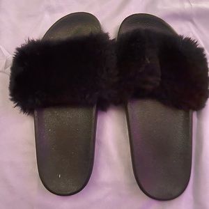 Fluffy black slippers size 8 Women